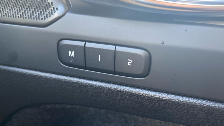 Volvo XC40 2.0 B3P Ultra Dark 5dr Auto Petrol Estate